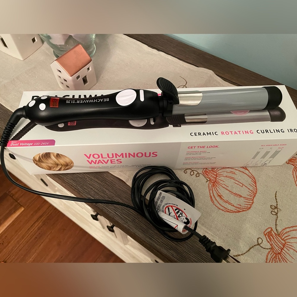 Beachwaver S1.25 Dual Voltage Black Rotating Curling